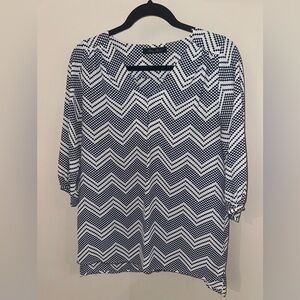 HONEY PUNCH Navy & White Chevron Blouse - Size Small